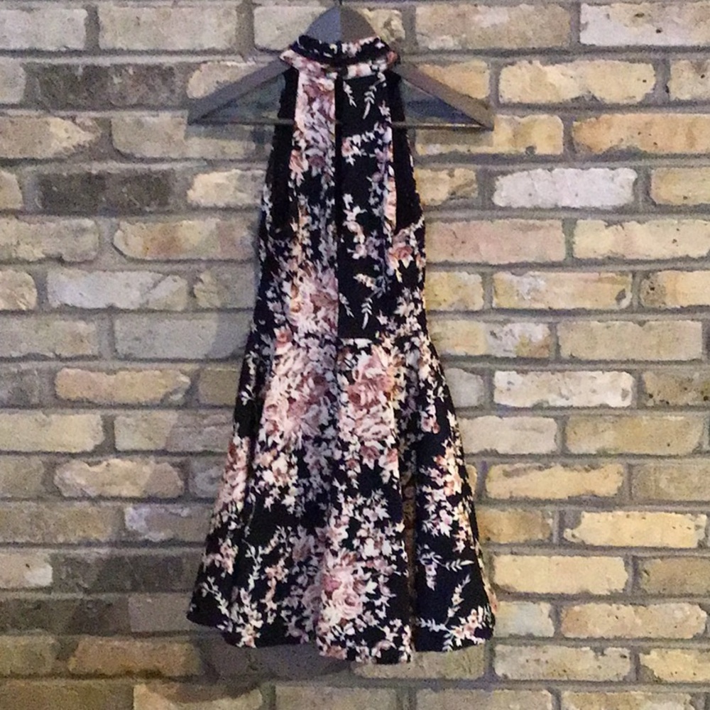 Sundress - Picture 4 of 7